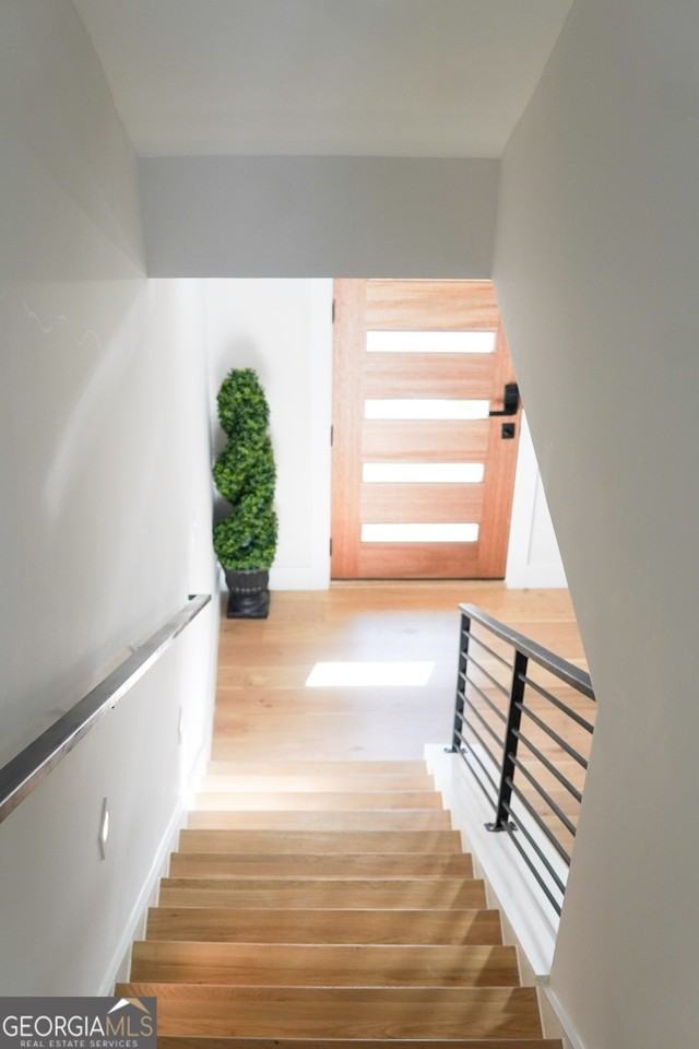 68 Boulevard Se - Photo 4 of 50