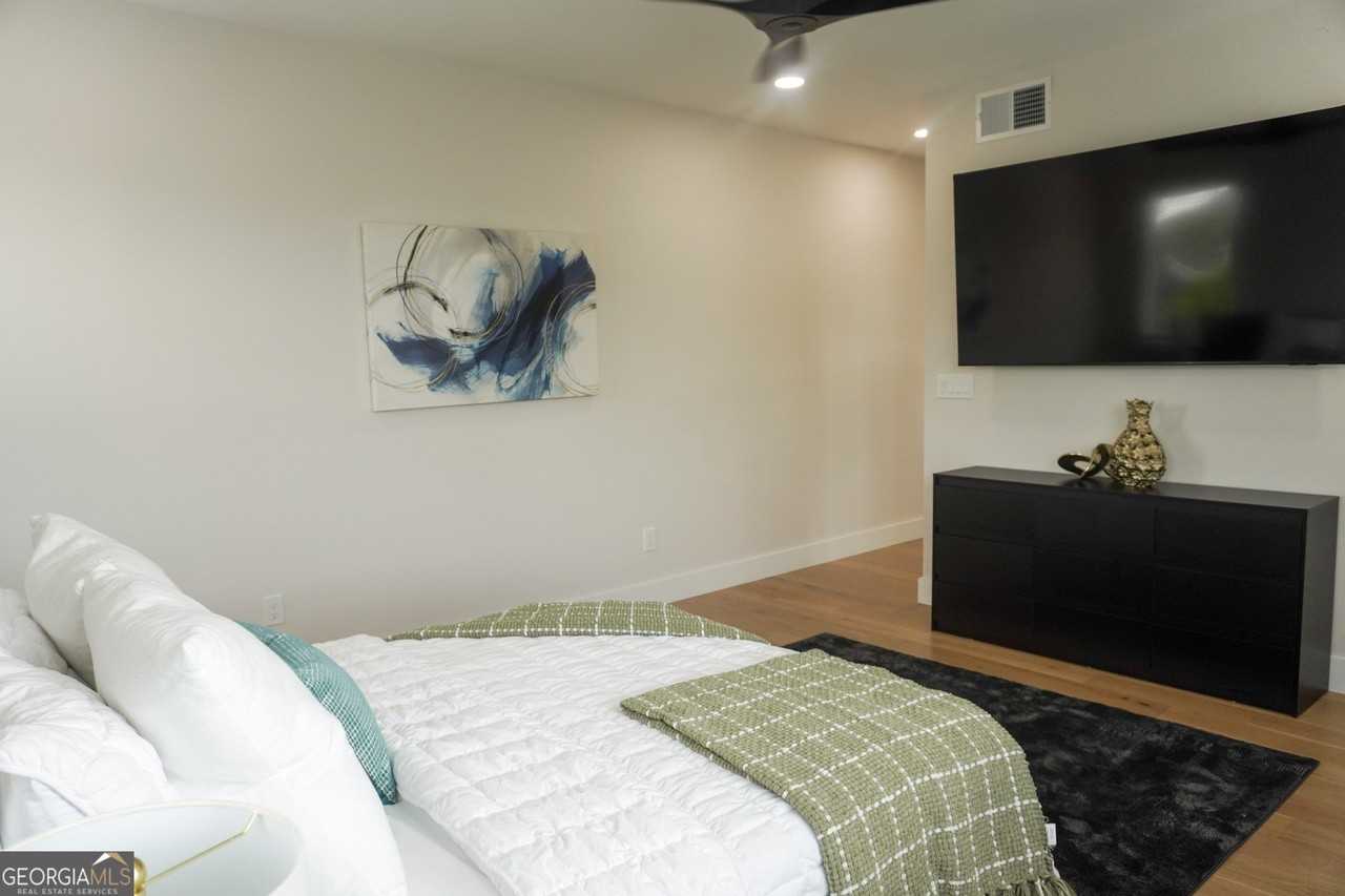 68 Boulevard Se - Photo 6 of 50