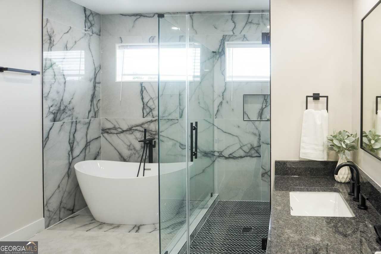 68 Boulevard Se - Photo 7 of 50