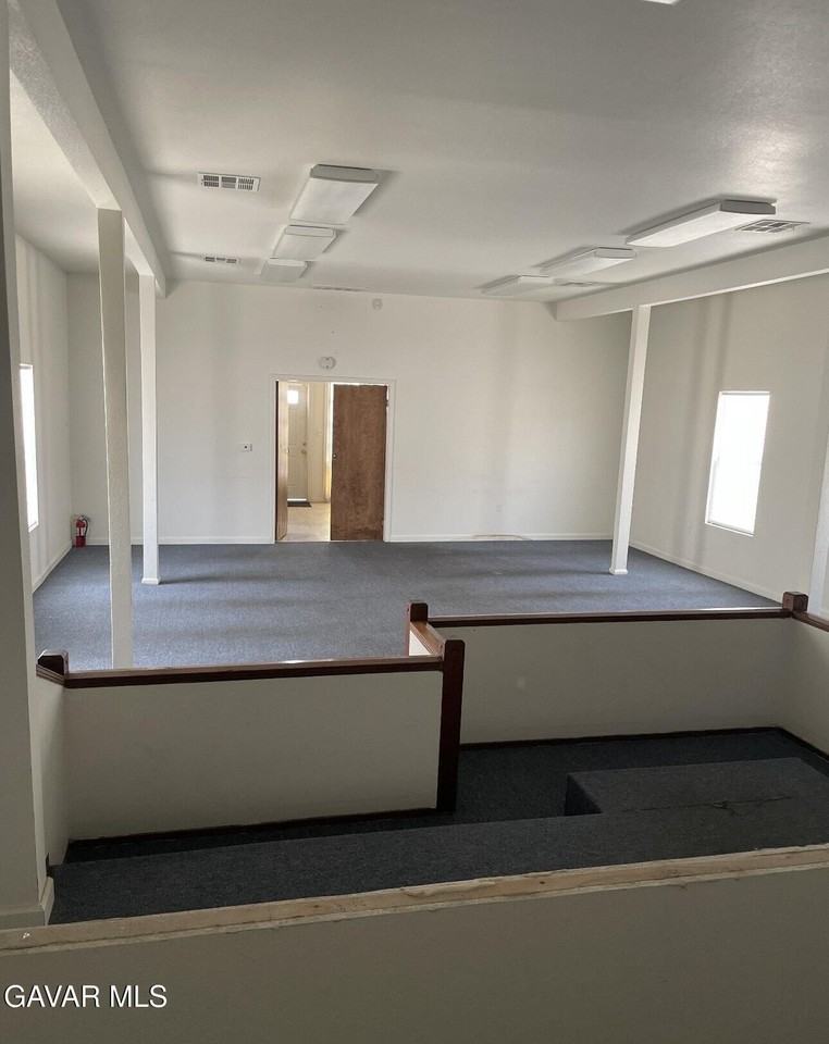 18512 E Avenue Q - Photo 3 of 4