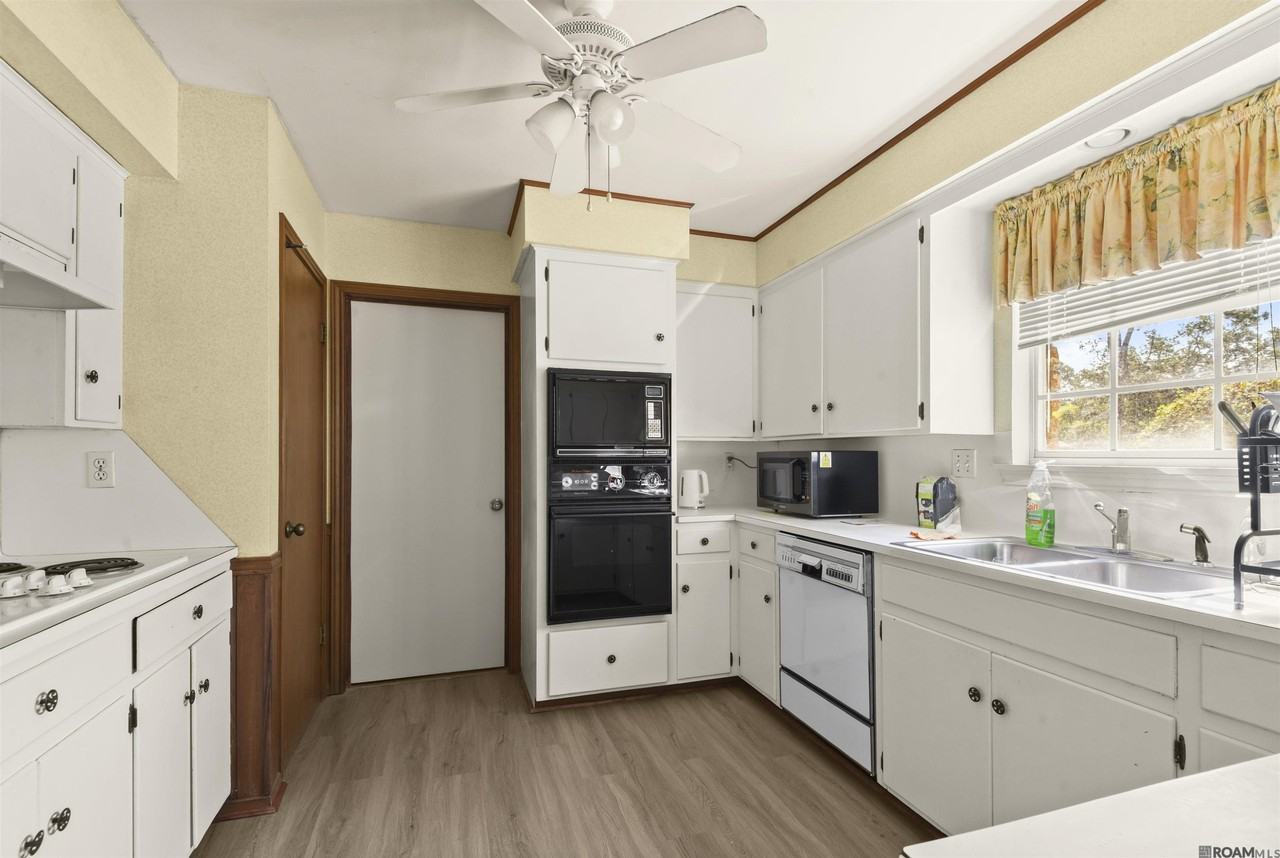 5240 Heritage Dr - Photo 3 of 10