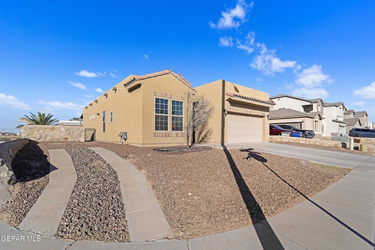 14829 Sunny Land Ave - Photo 3 of 30