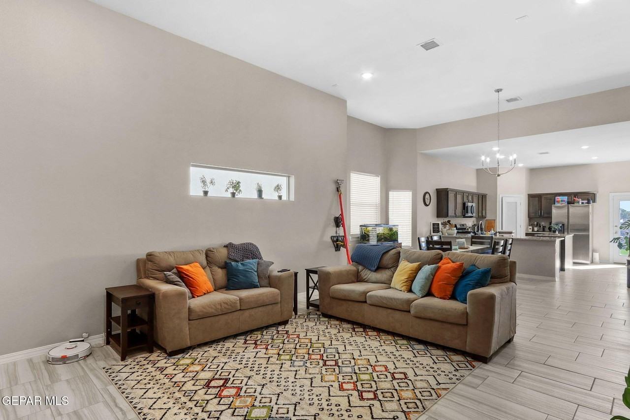 325 Fray Olguin Ct - Photo 3 of 18