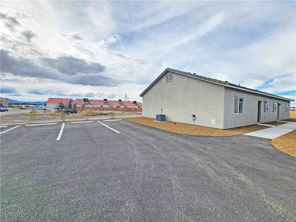 1340 E Arrowhead St #1-2-3-4 - Photo 3 of 25