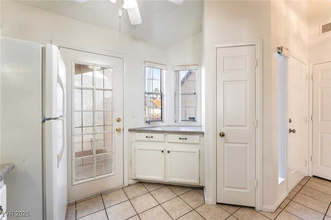 6557 Lemitar Dr - Photo 7 of 20