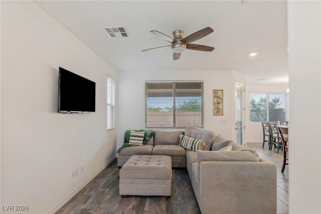 976 Bluebell Brook St - Photo 5 of 37