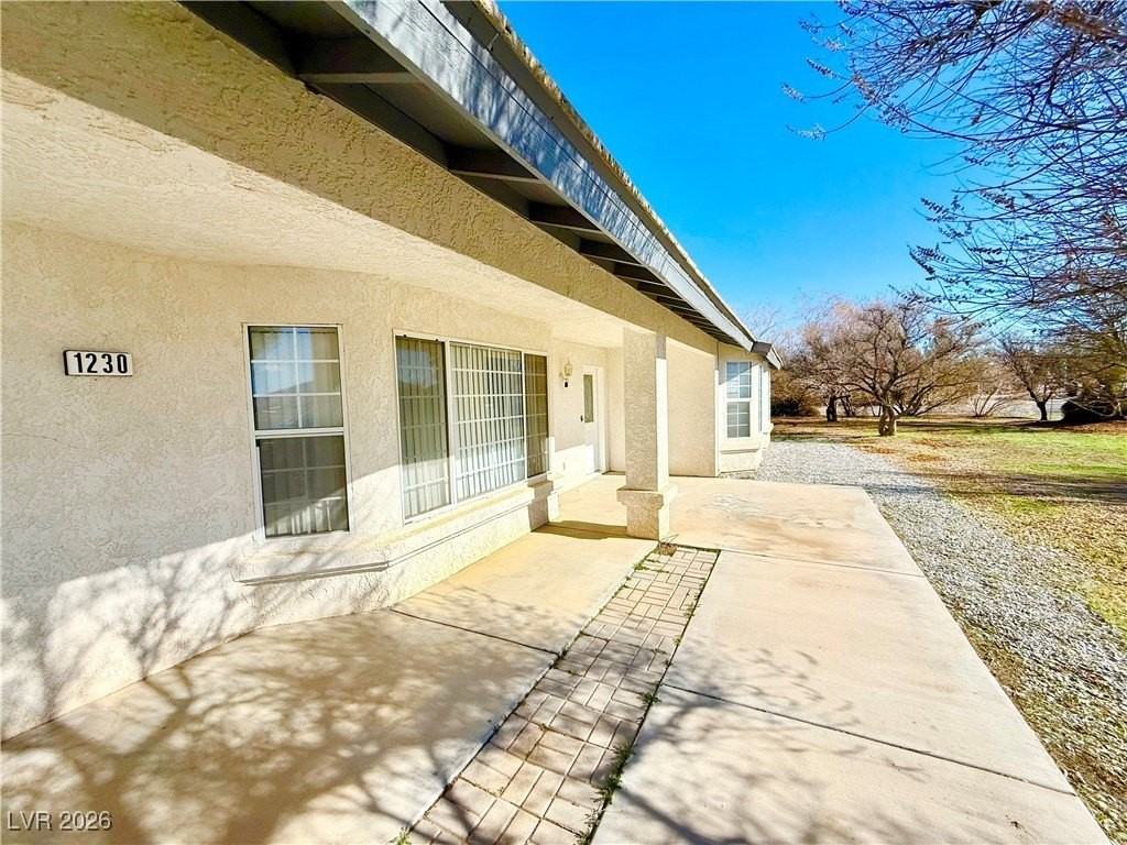 1230 Iguana St - Photo 6 of 39