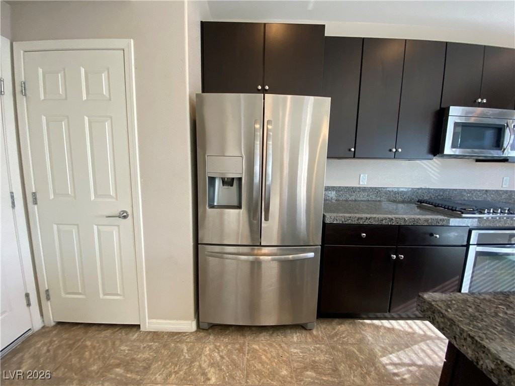 8033 Ancient Oaks Ave - Photo 5 of 34