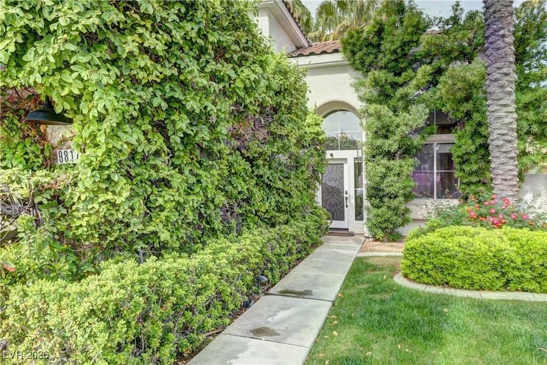 9817 Park Brook Ave - Photo 3 of 35