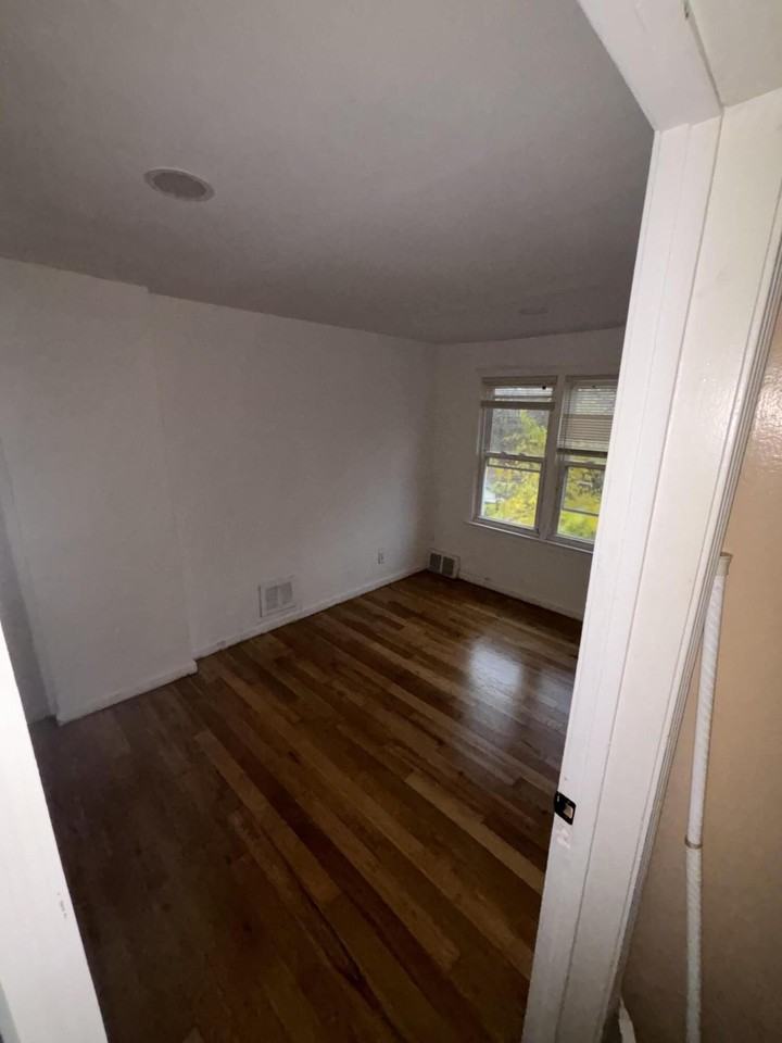 18089 Schaefer Hwy - Photo 7 of 14