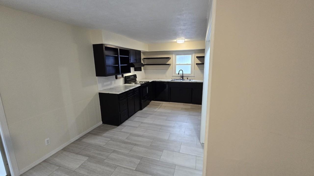 1472 E Berkeley St - Photo 6 of 18