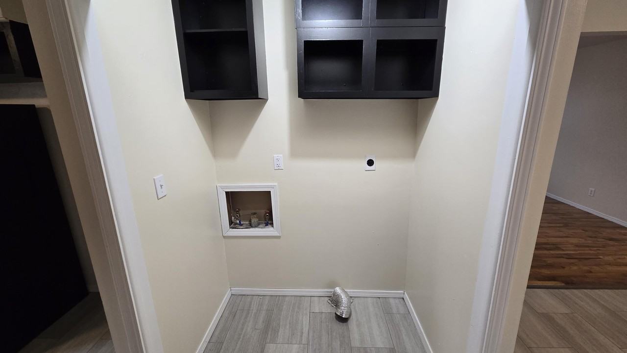 1472 E Berkeley St - Photo 7 of 18