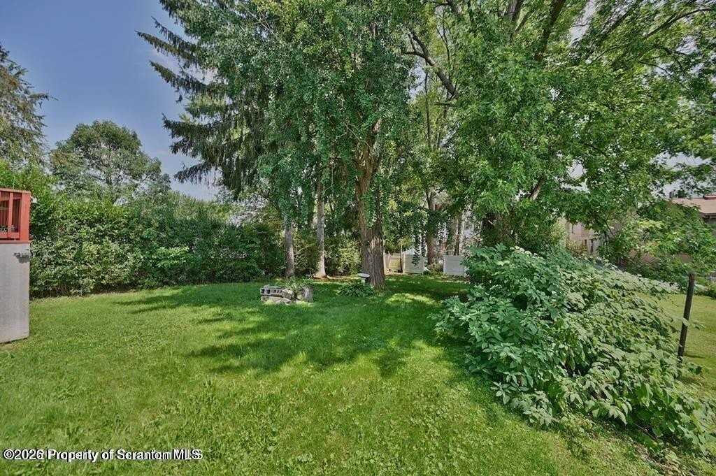 1416 Capouse Ave - Photo 5 of 38