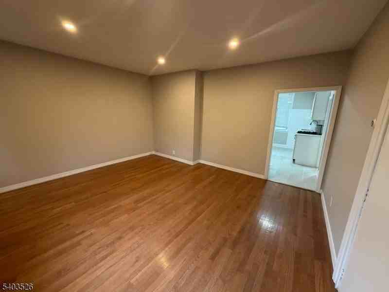 139 40th St - Photo 2 of 11