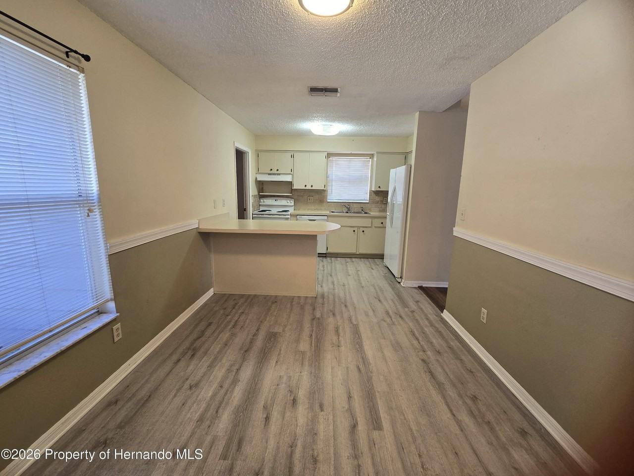 13436 White Plains St - Photo 3 of 17