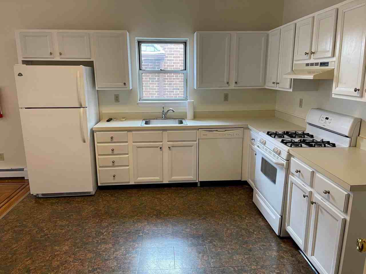 55 Bonn Pl #2 - Photo 4 of 9