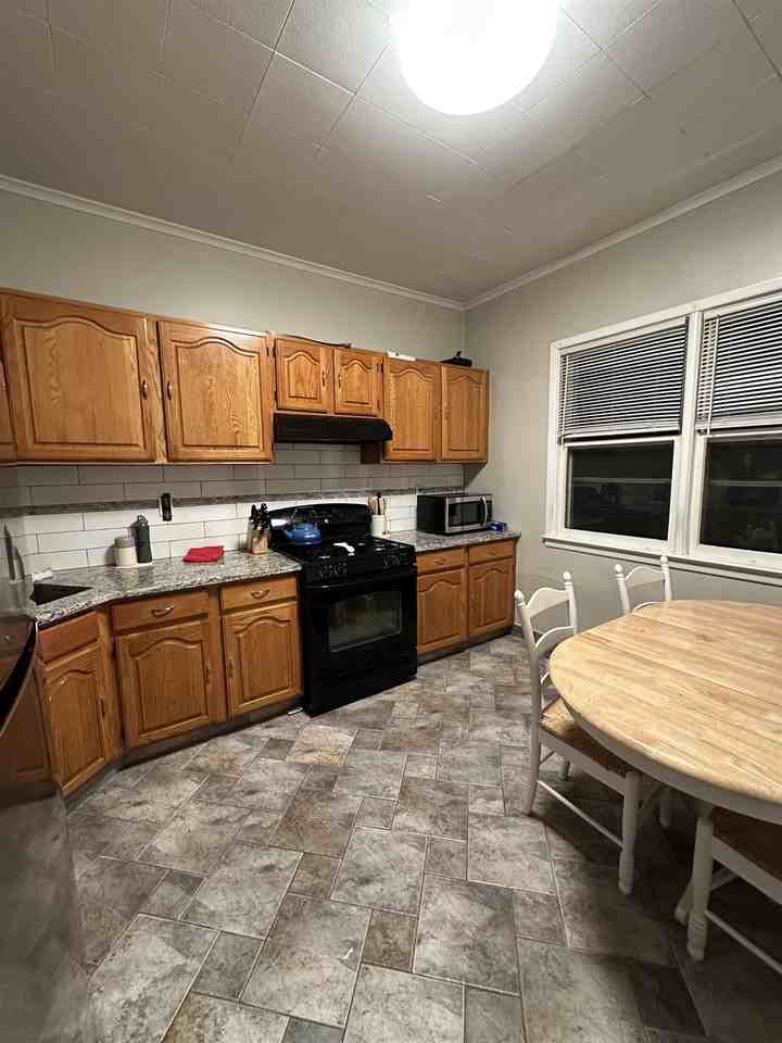 152 W 9th St #1 - Photo 2 of 15