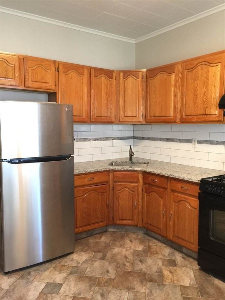 152 W 9th St #1 - Photo 5 of 15