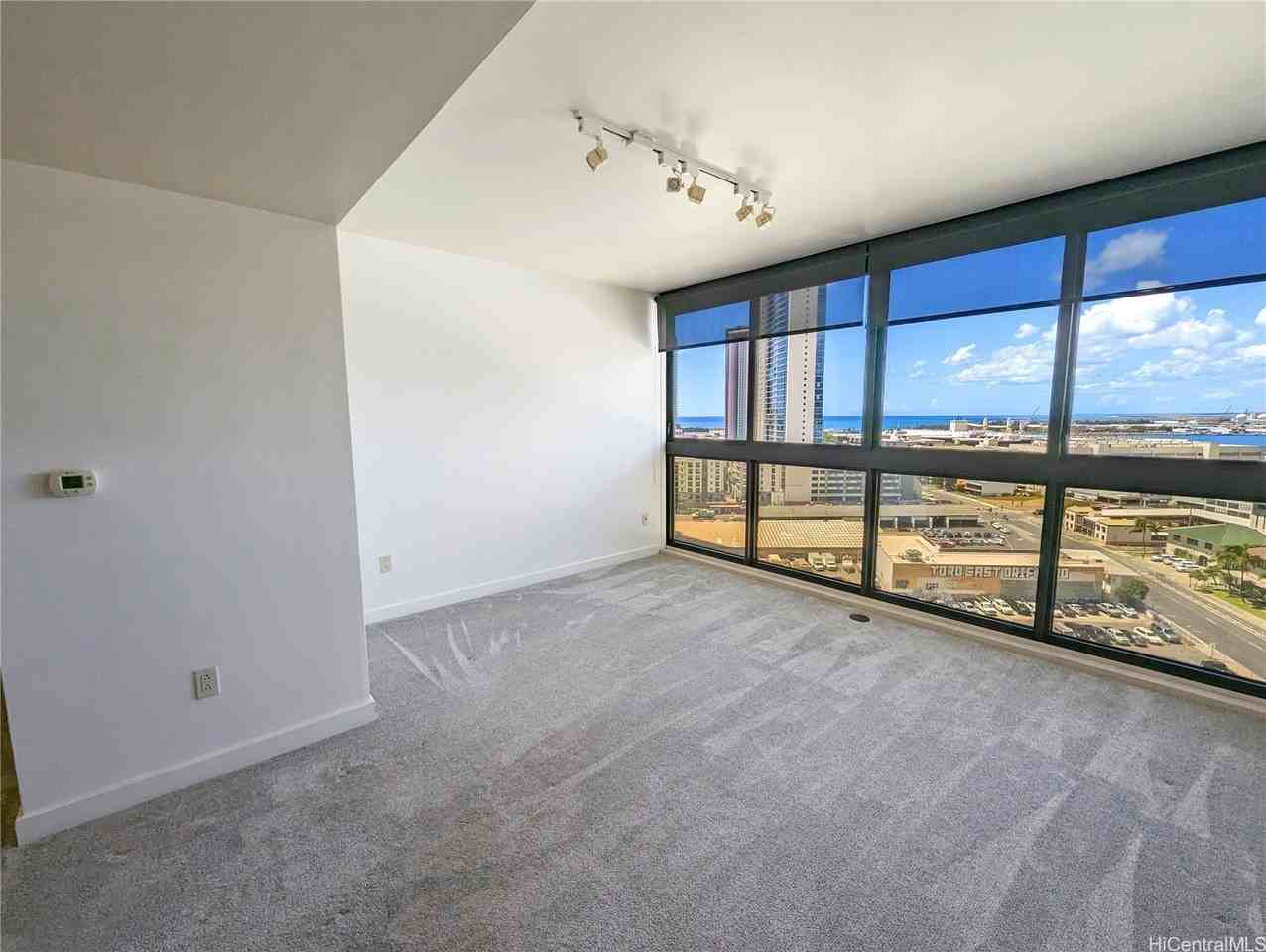 600 Queen St Apt 1505 #1505 - Photo 3 of 11