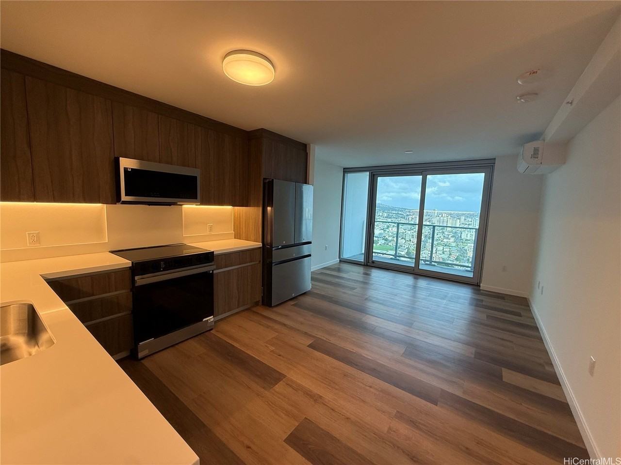 1500 Rycroft St Apt 3605r #3605R - Photo 2 of 20