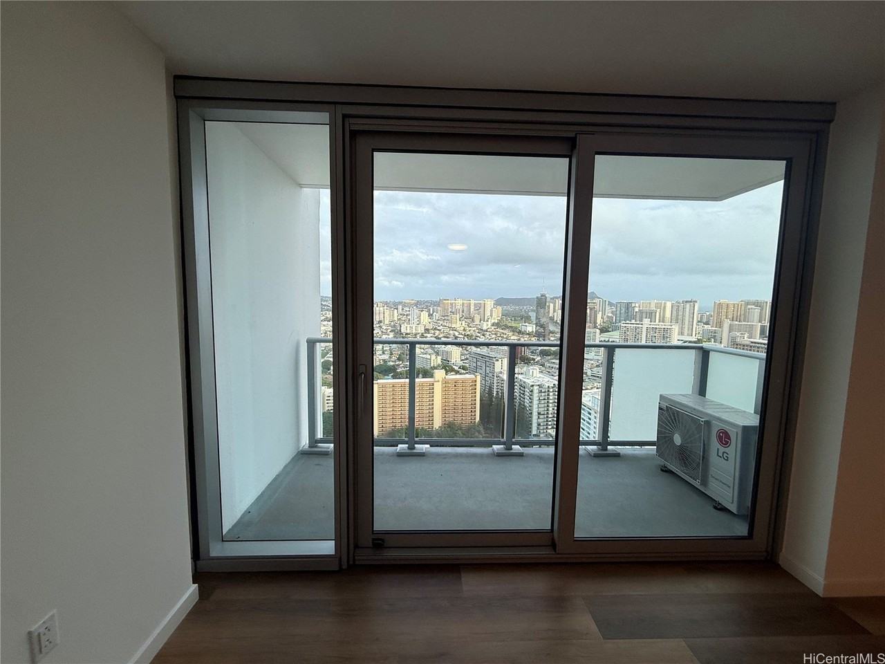 1500 Rycroft St Apt 3605r #3605R - Photo 5 of 20