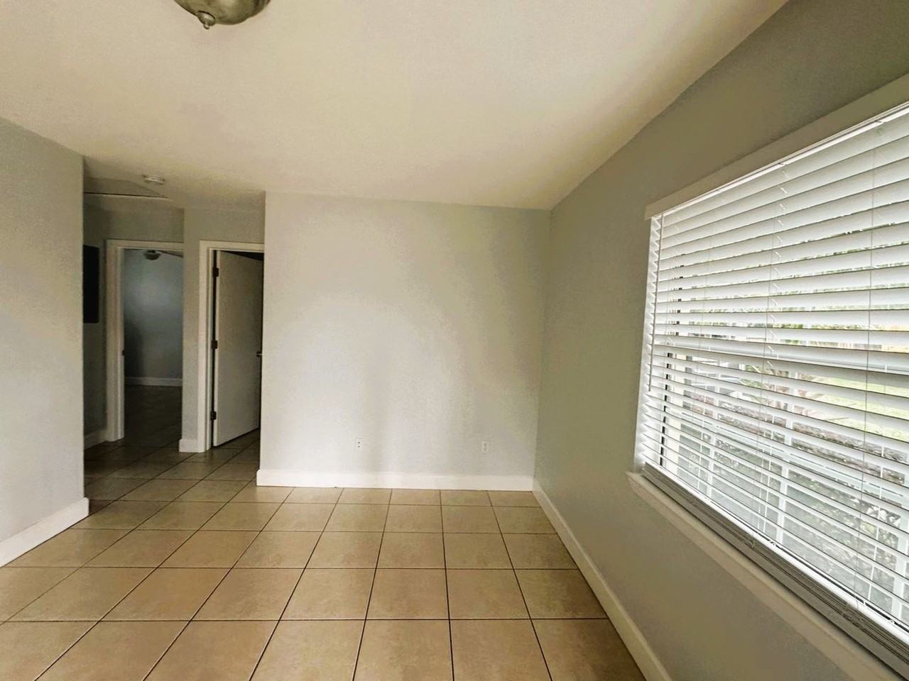 3116 S Bumby Ave - Photo 2 of 10