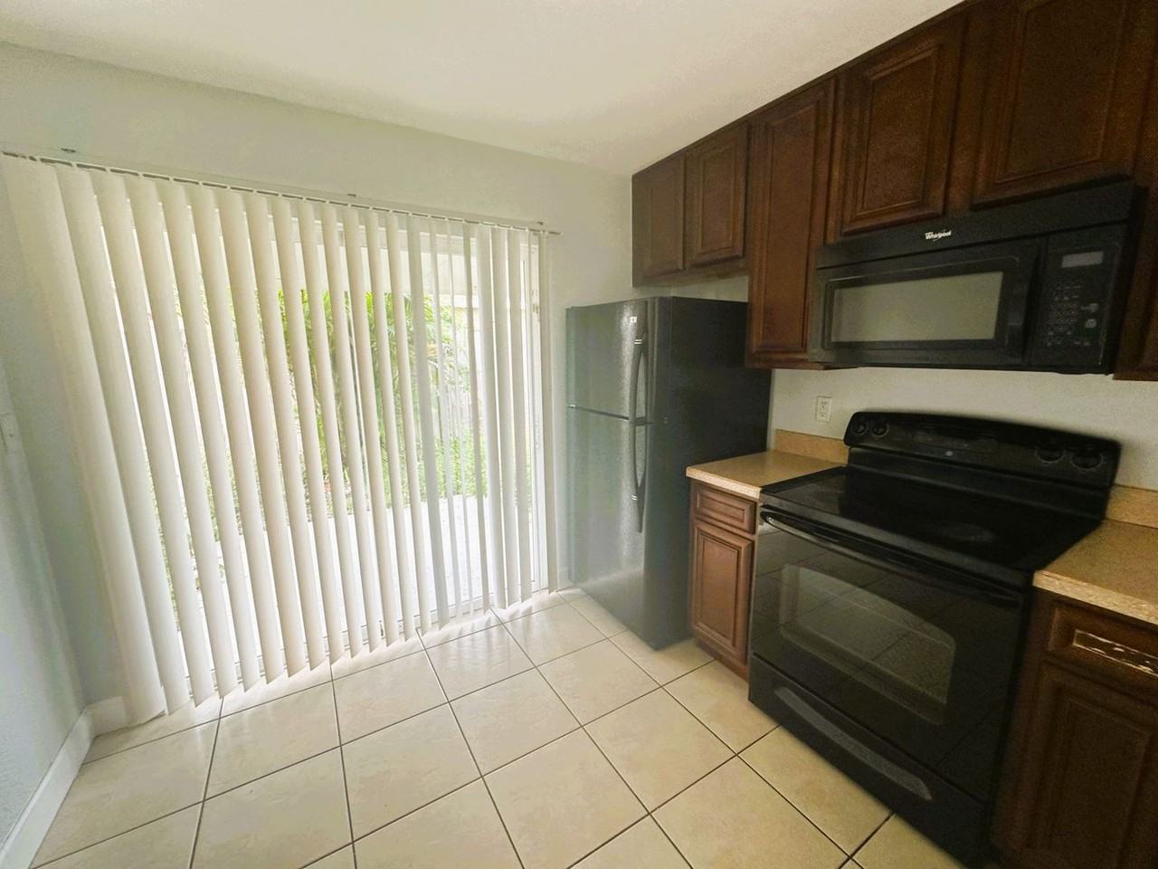 3116 S Bumby Ave - Photo 6 of 10