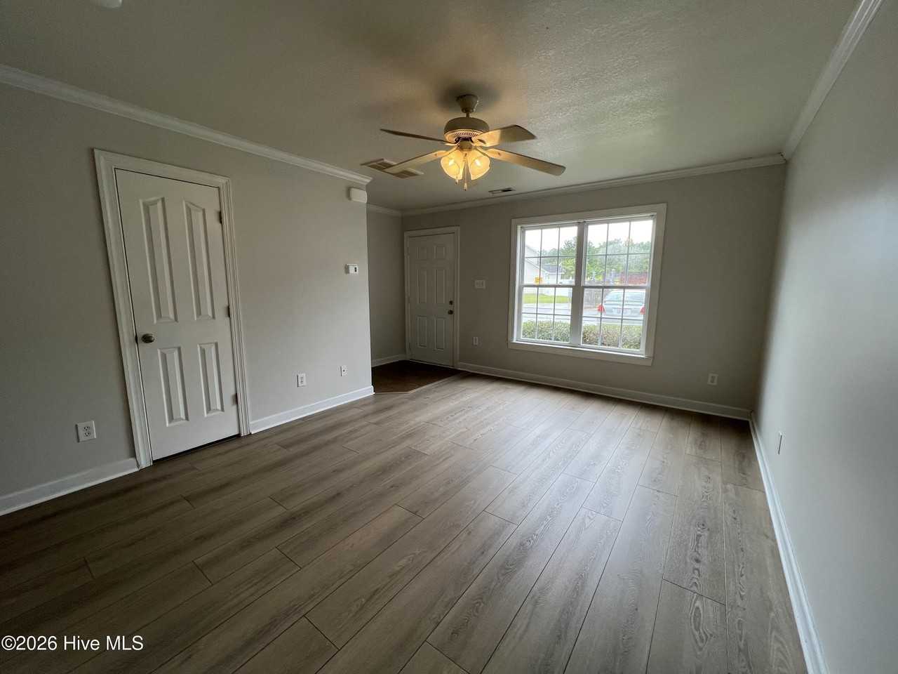 503 Springwood Dr - Photo 4 of 7