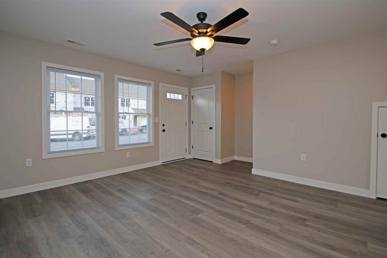 1317 Luke Ln - Photo 4 of 22