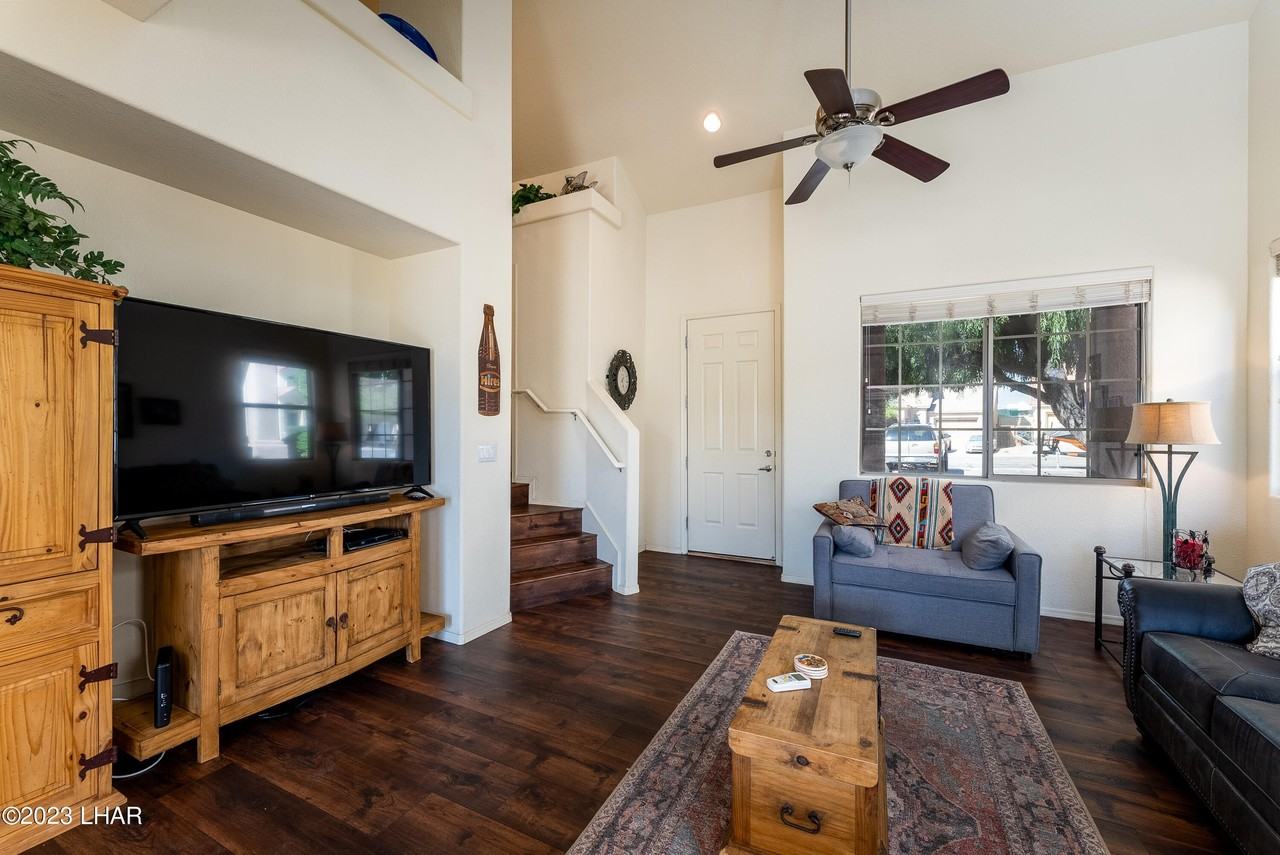 2041 Richey Cir - Photo 2 of 16