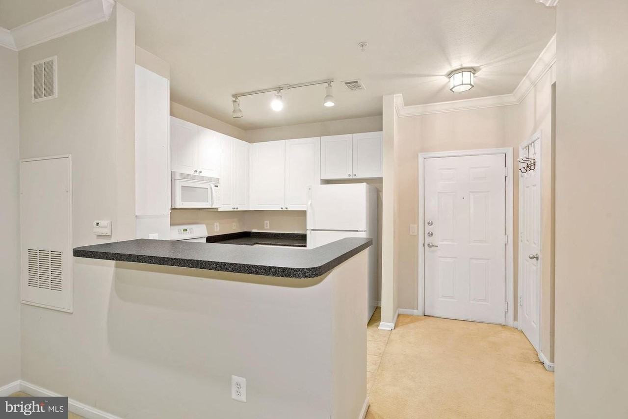 9490 Virginia Center Blvd - Photo 7 of 32