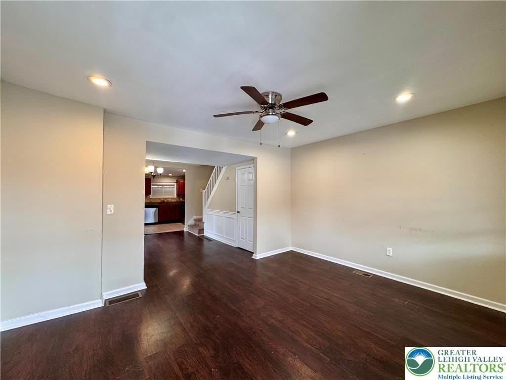 207 Spring St - Photo 5 of 26