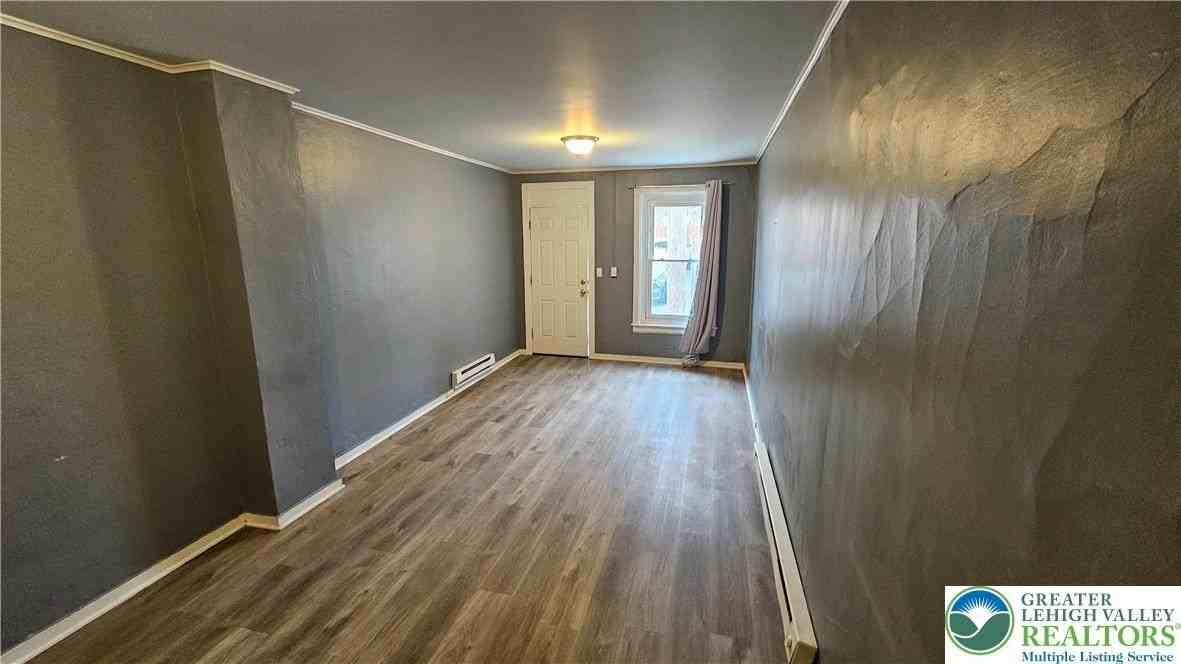 509 1/2 N Railroad St - Photo 3 of 18