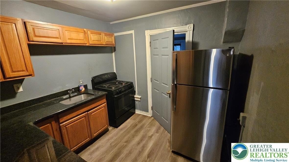 509 1/2 N Railroad St - Photo 4 of 18