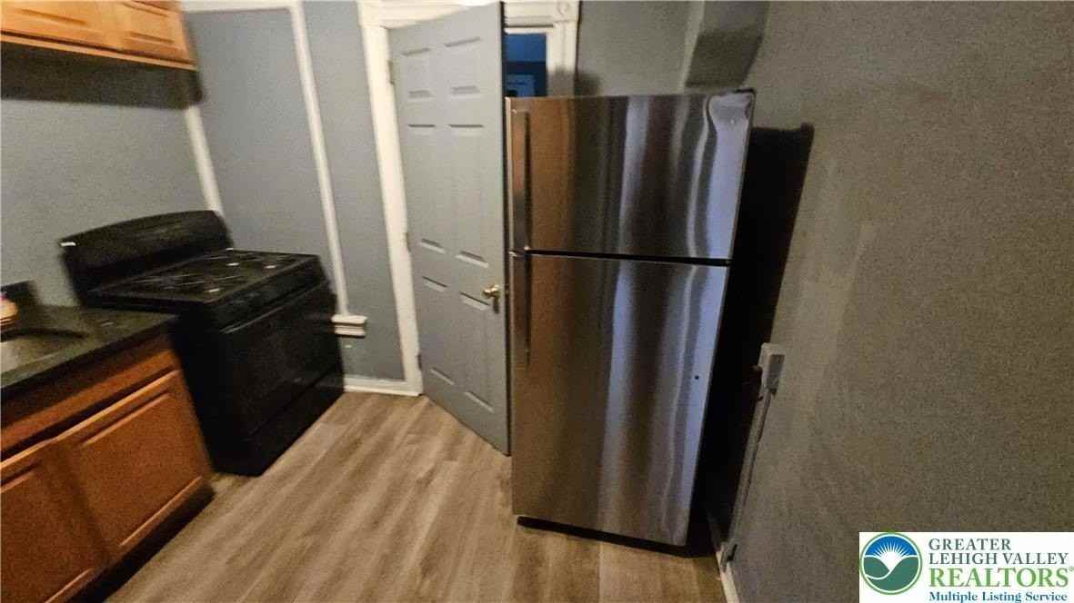 509 1/2 N Railroad St - Photo 6 of 18