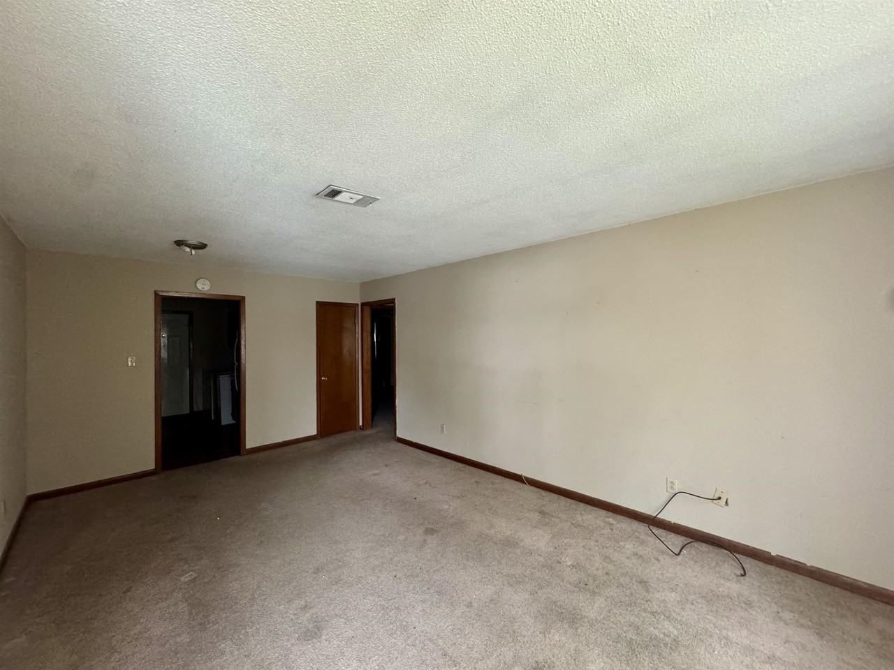 112 Halliburton St - Photo 5 of 5