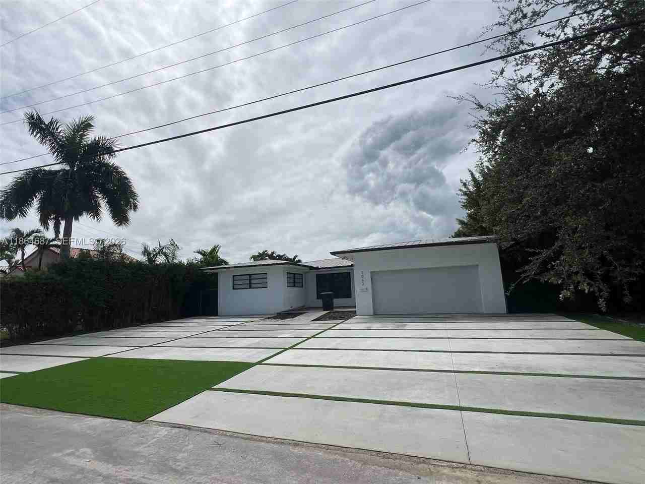 2062 Ne 121st Rd - Photo 3 of 43