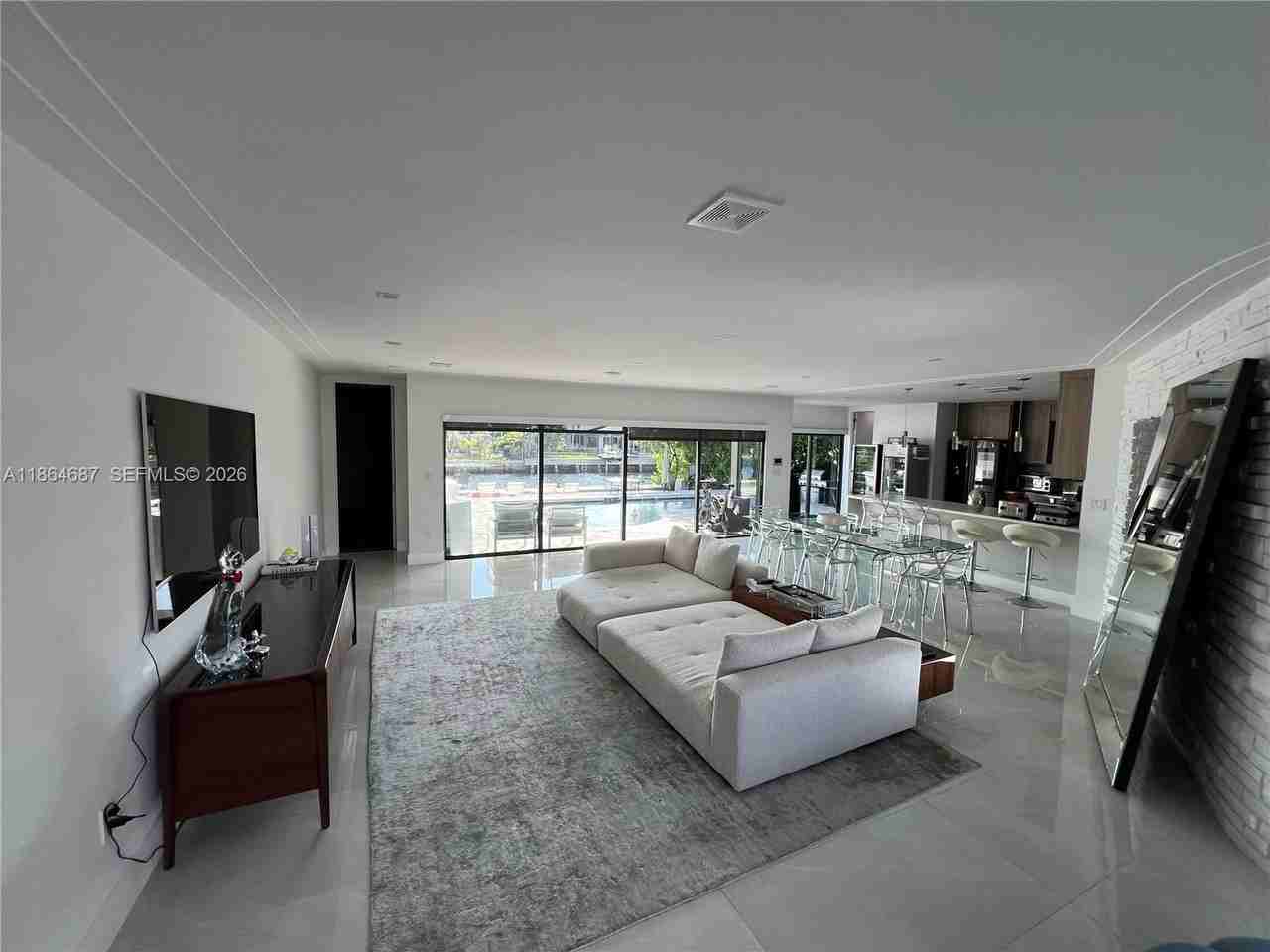 2062 Ne 121st Rd - Photo 6 of 43