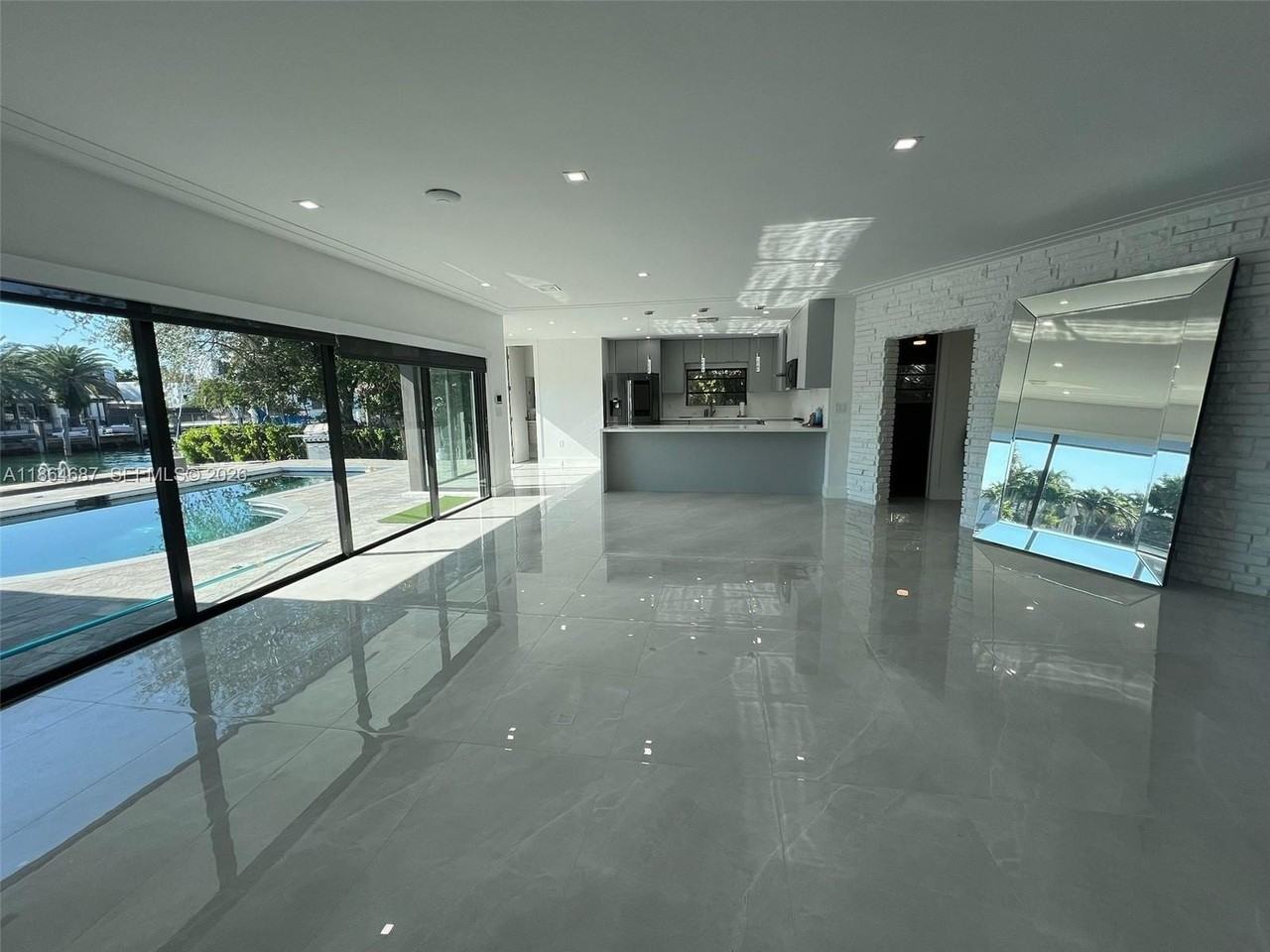 2062 Ne 121st Rd - Photo 7 of 43