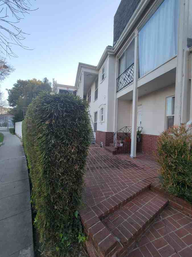 489 S Roxbury Dr #1-2 - Photo 3 of 8