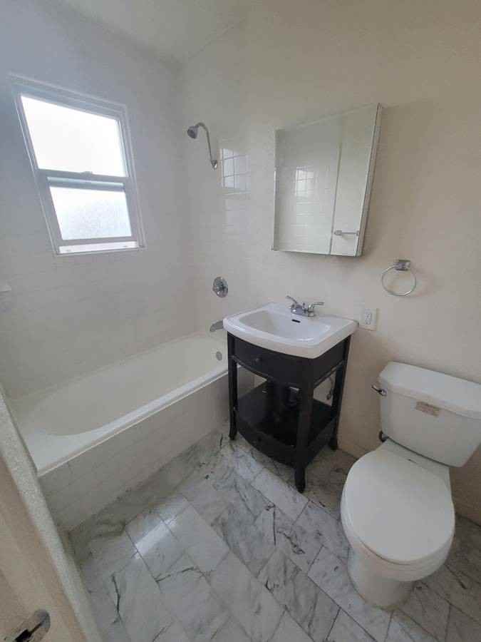 489 S Roxbury Dr #1-2 - Photo 7 of 8