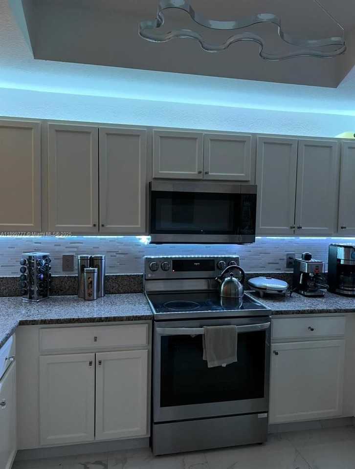 11501 Nw 89th St #102 - Photo 2 of 29