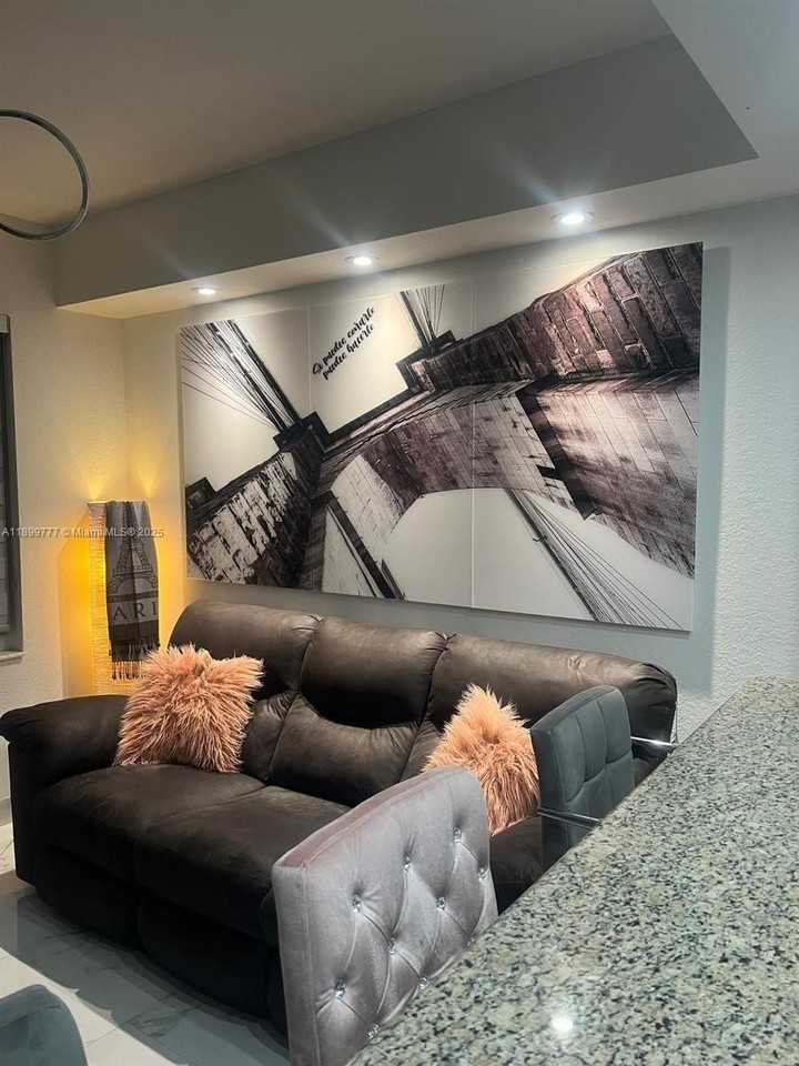 11501 Nw 89th St #102 - Photo 6 of 29