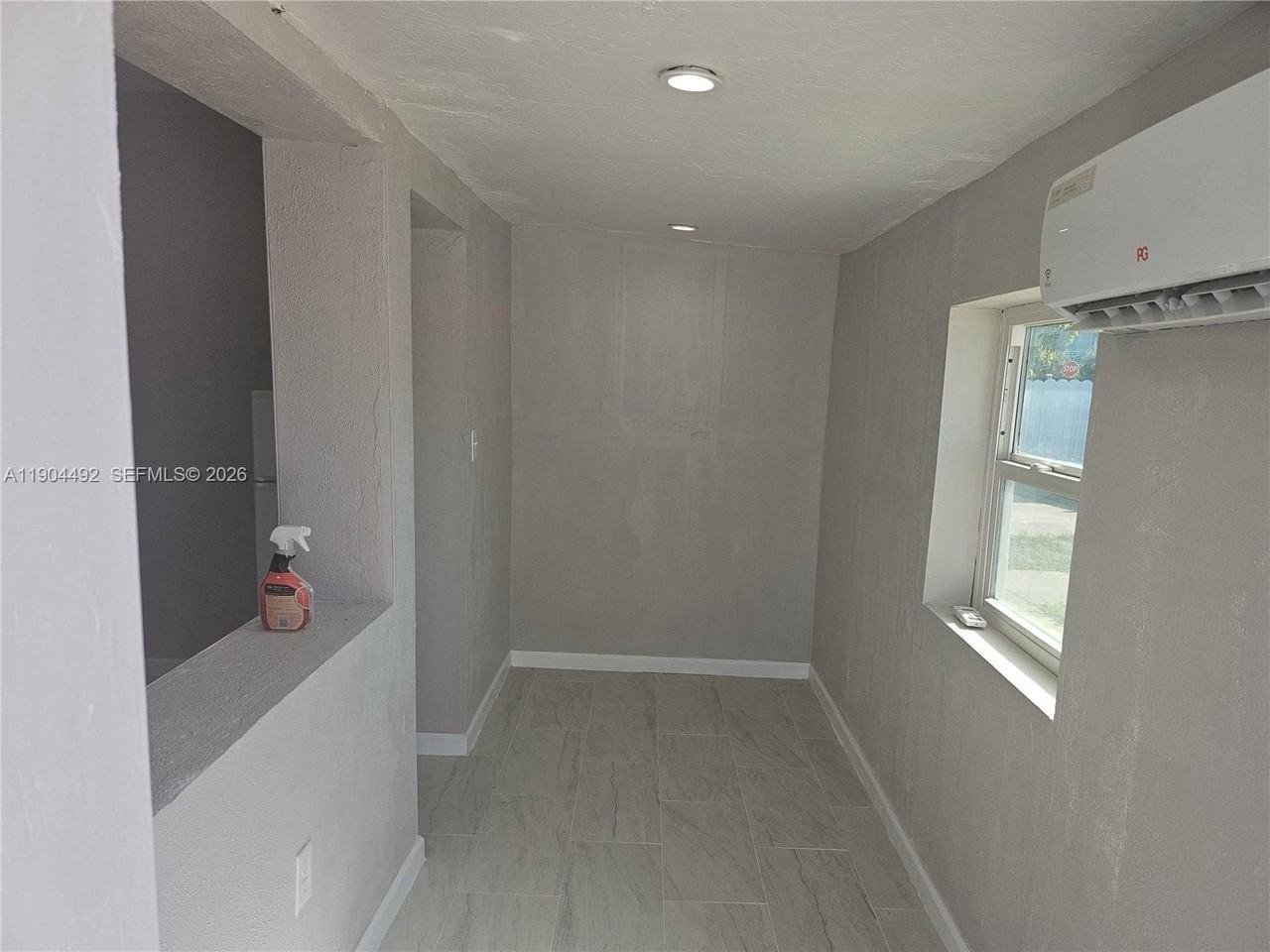 528 Nw 10th St #A - Photo 2 of 5