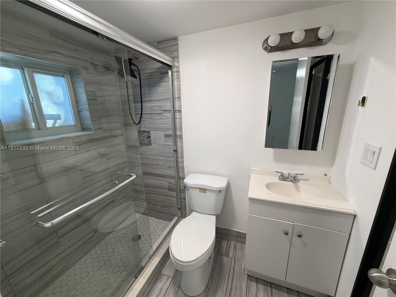 340 Sw 18th Rd #REAR - Photo 6 of 7