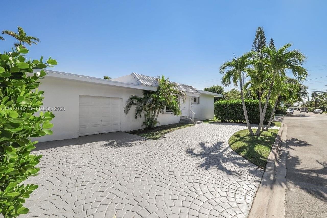 725 91st St - Photo 3 of 32