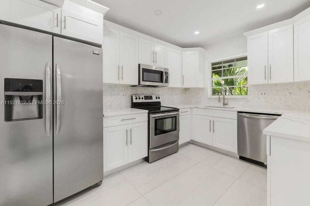 725 91st St - Photo 4 of 32