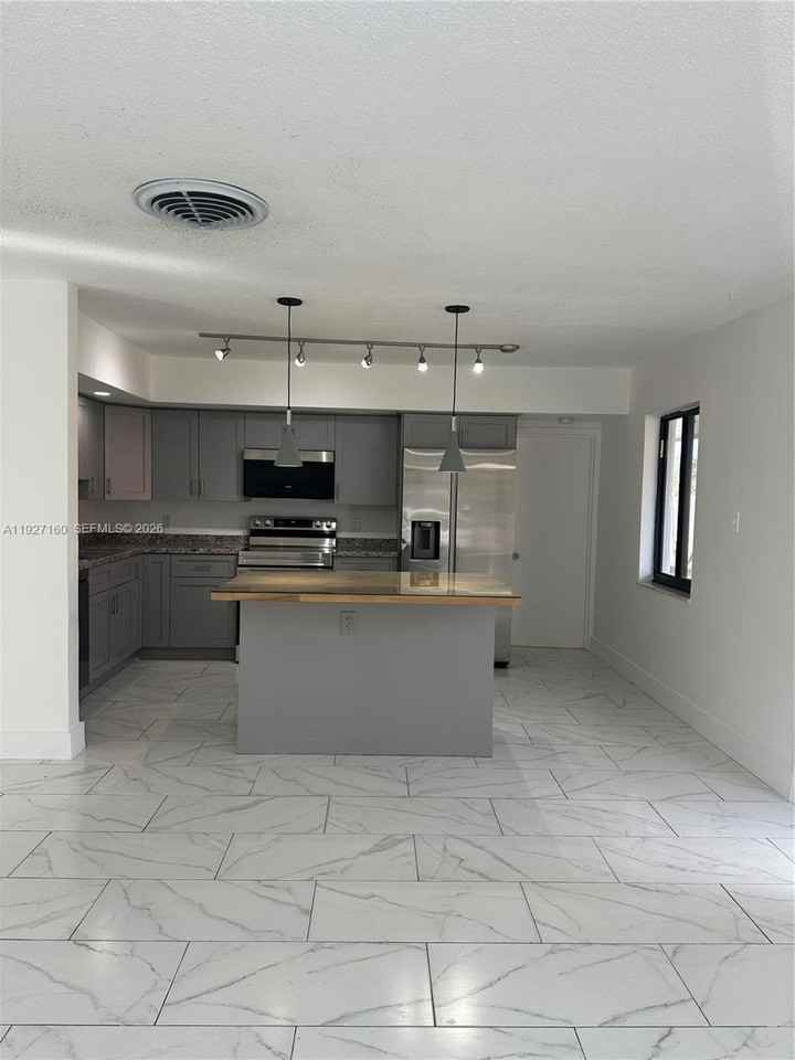 220 Sw 8th Ave #1-2 - Photo 6 of 17