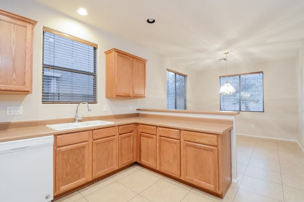 462 E Calle De Ocaso - Photo 7 of 17