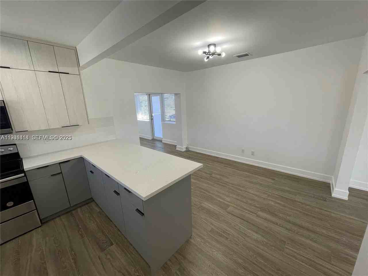 1051 Sw 8th Ave #1051 - Photo 4 of 15